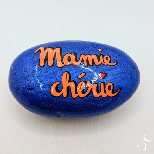 Galet bleu métallisé avec écriture orange "Mamie chérie"