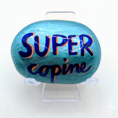 Galet "Super Copine" turquoise métallisé avec écriture en bleu